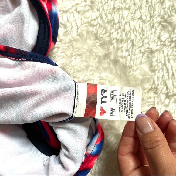 TYR Durafast Women’s One Piece Swimming Suit Racer Back Size 34 Red Navy Tie-Dye - Picture 4 of 5